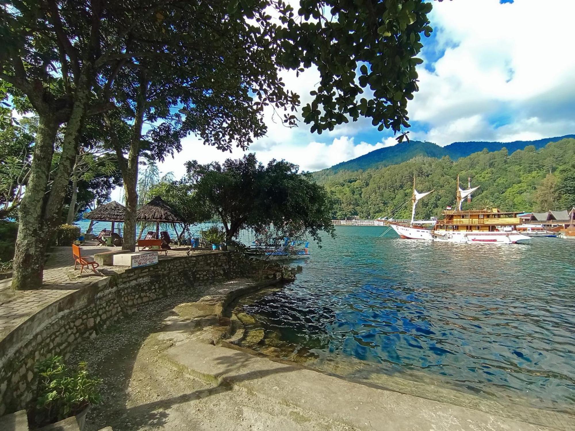 Pandu Lakeside Hotel Parapat Extérieur photo