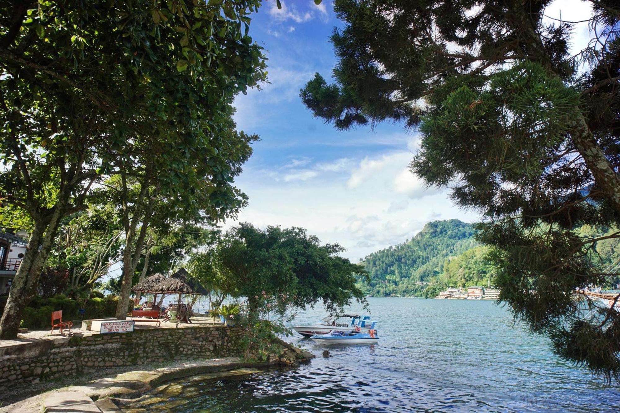 Pandu Lakeside Hotel Parapat Extérieur photo