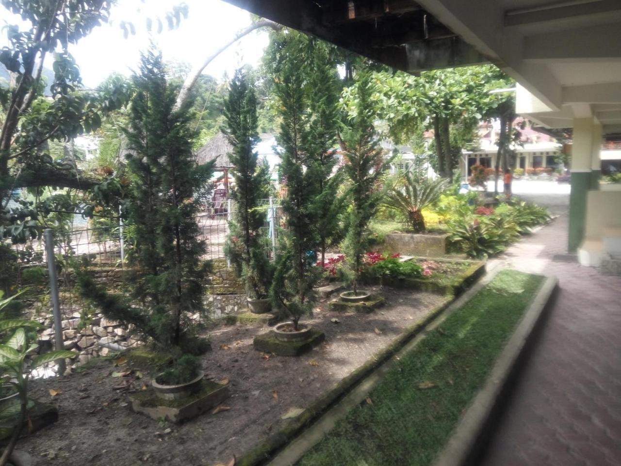 Pandu Lakeside Hotel Parapat Extérieur photo