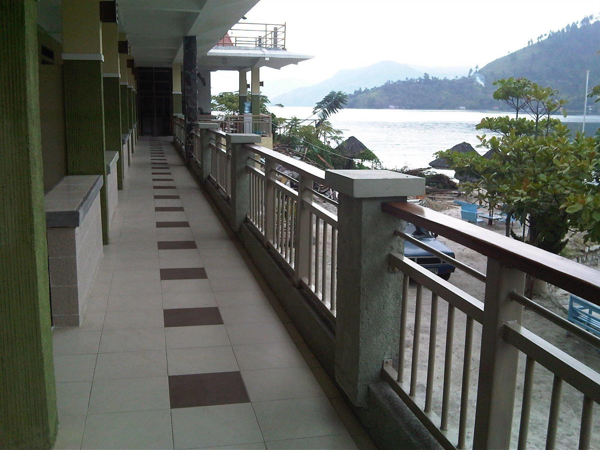 Pandu Lakeside Hotel Parapat Extérieur photo