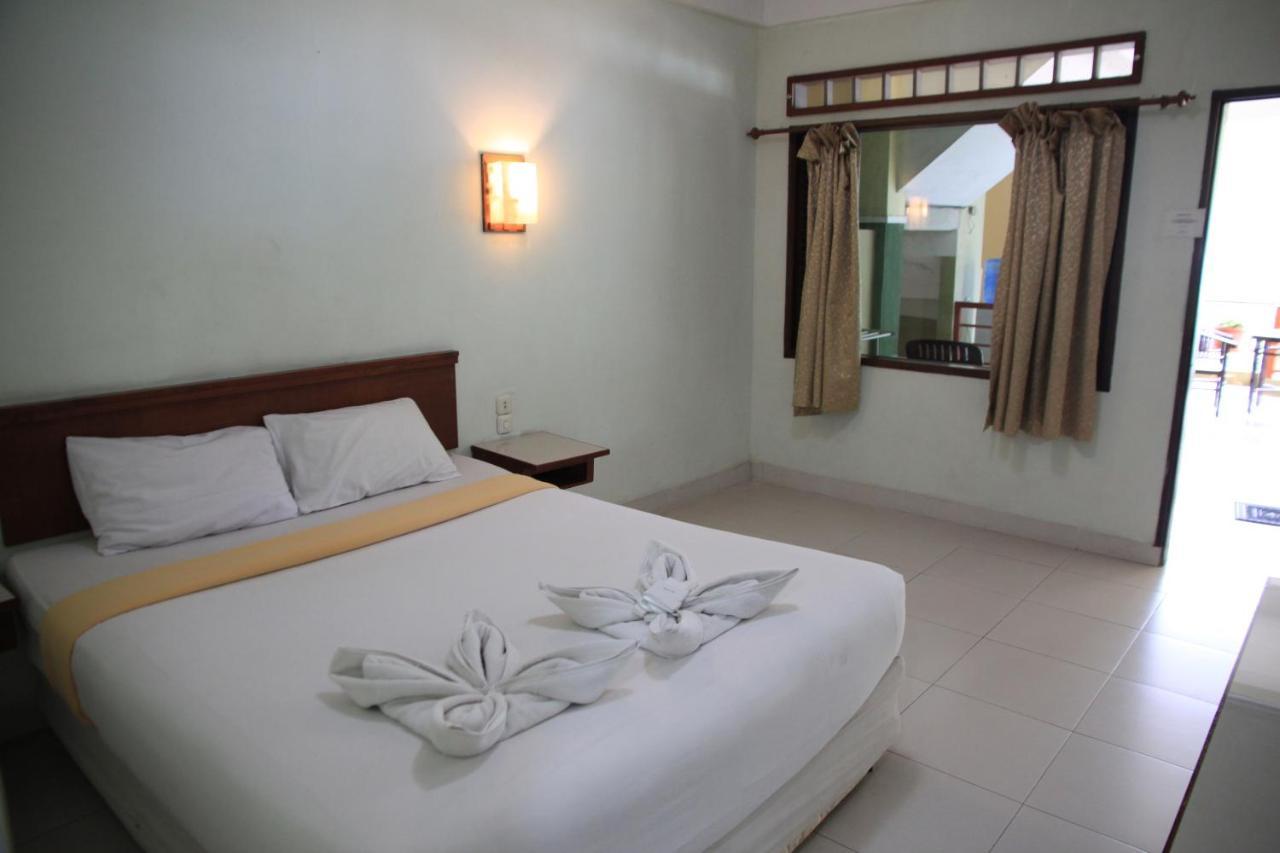 Pandu Lakeside Hotel Parapat Extérieur photo