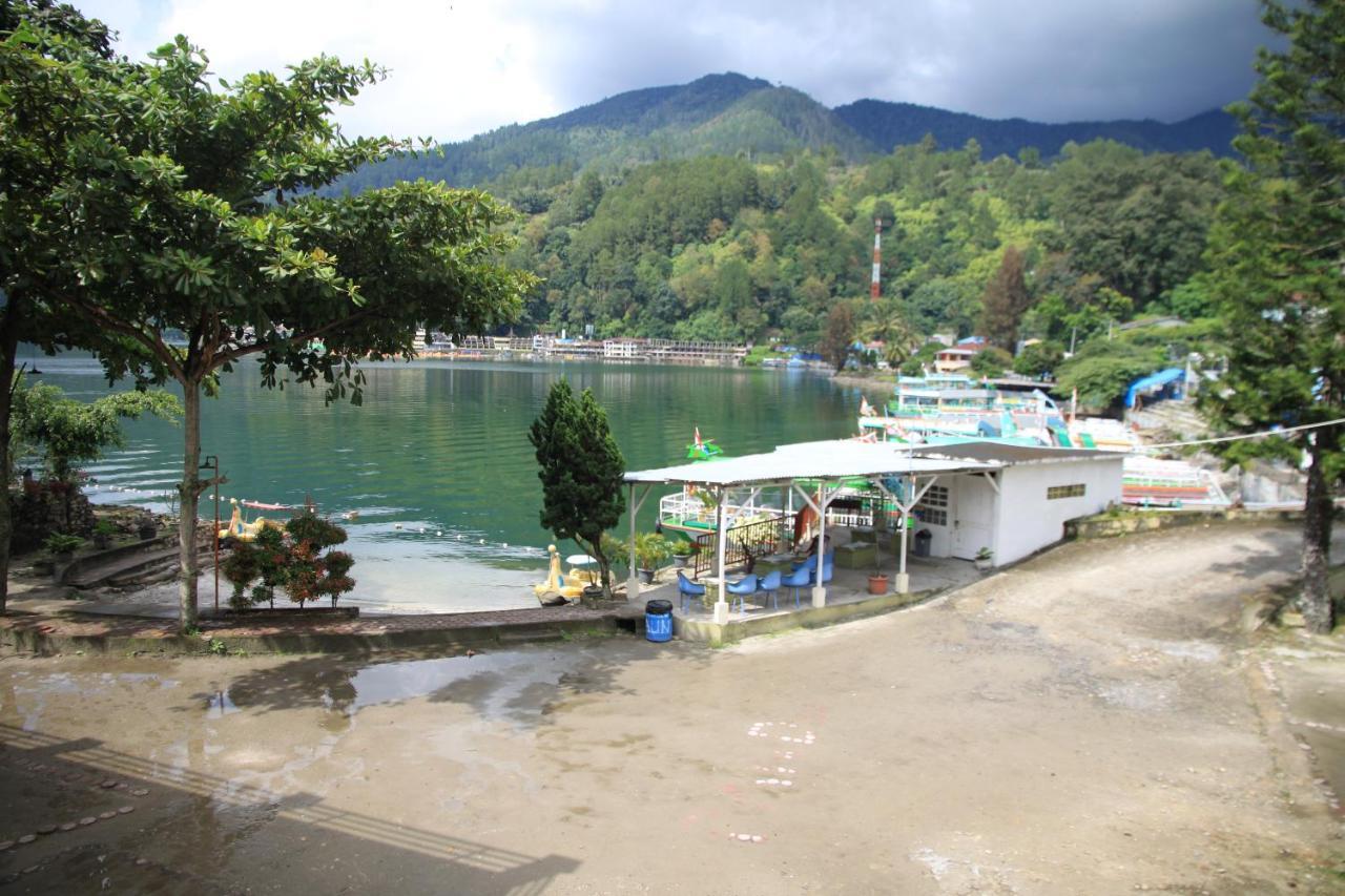 Pandu Lakeside Hotel Parapat Extérieur photo