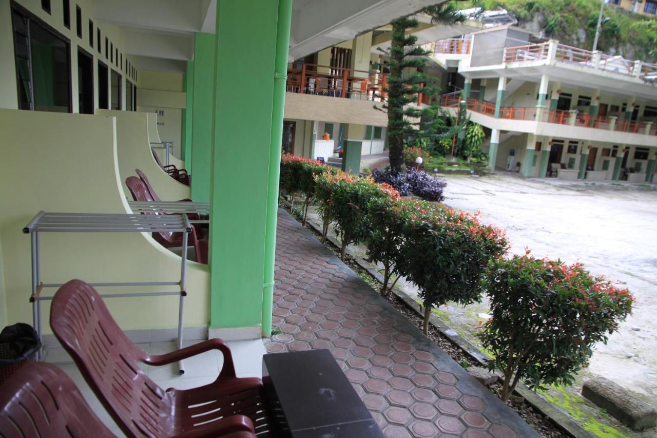 Pandu Lakeside Hotel Parapat Extérieur photo