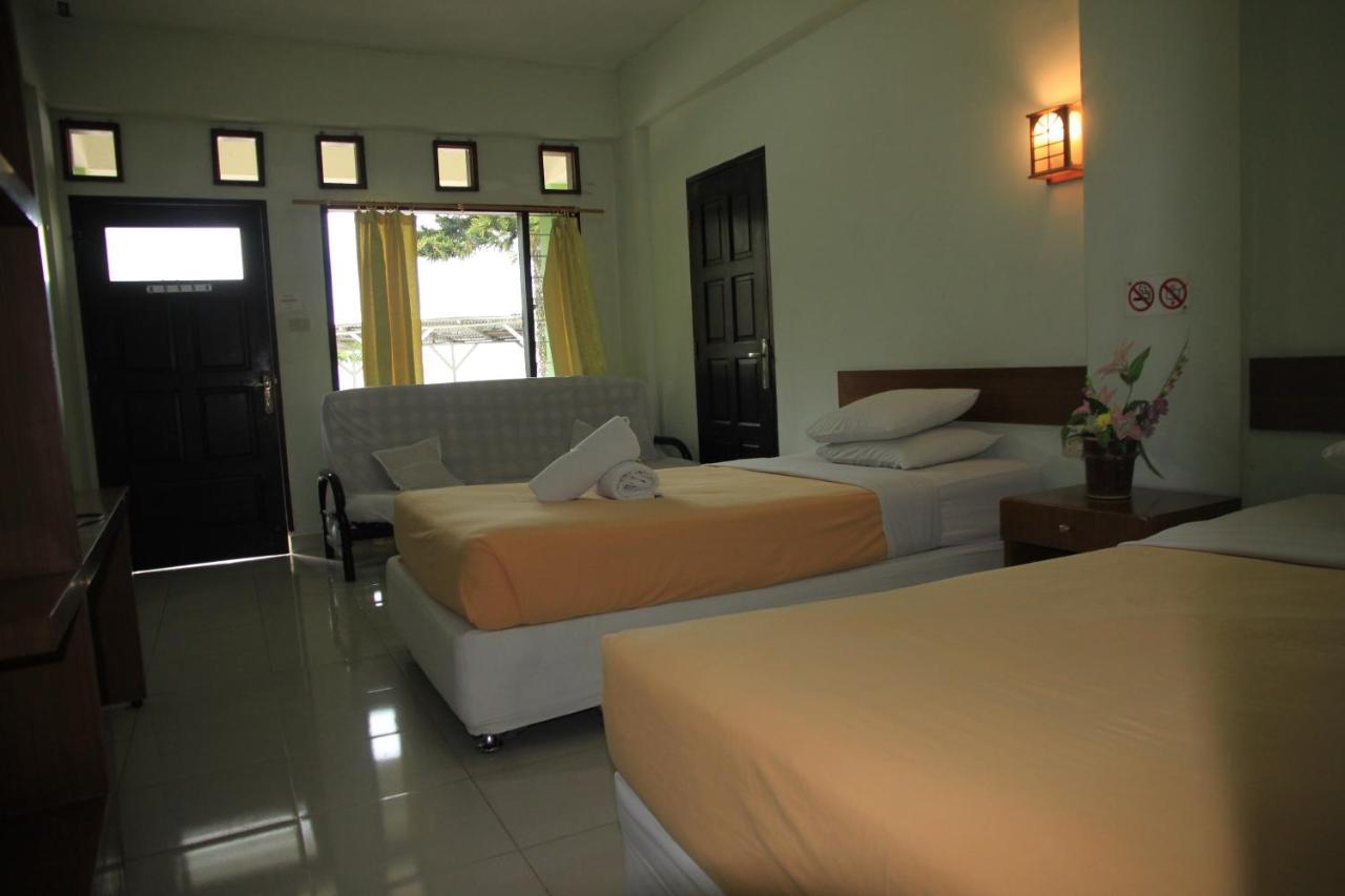 Pandu Lakeside Hotel Parapat Extérieur photo