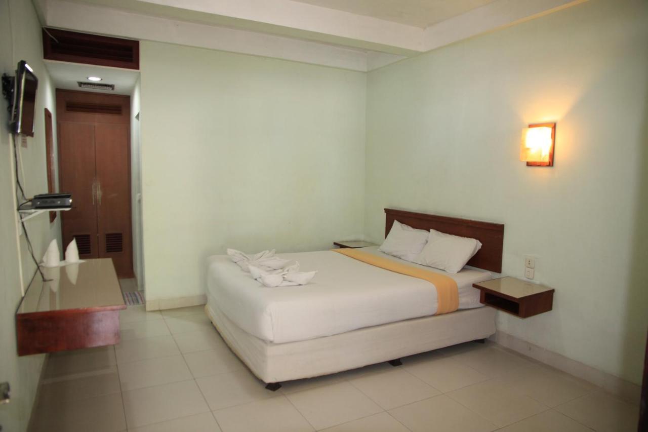 Pandu Lakeside Hotel Parapat Extérieur photo