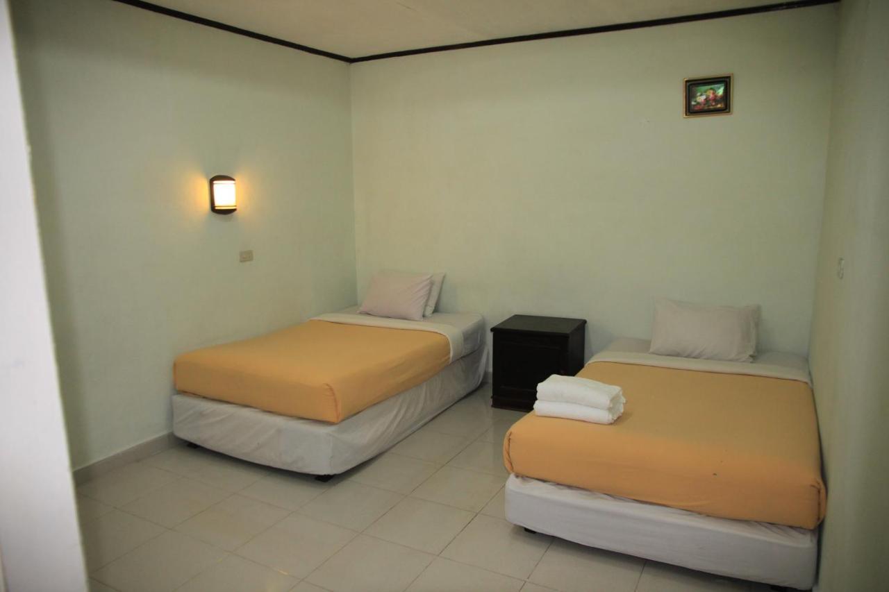 Pandu Lakeside Hotel Parapat Extérieur photo