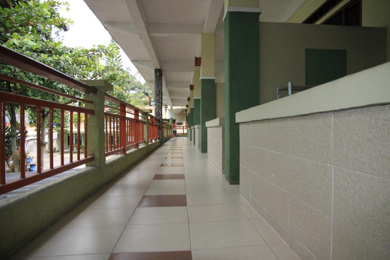Pandu Lakeside Hotel Parapat Extérieur photo