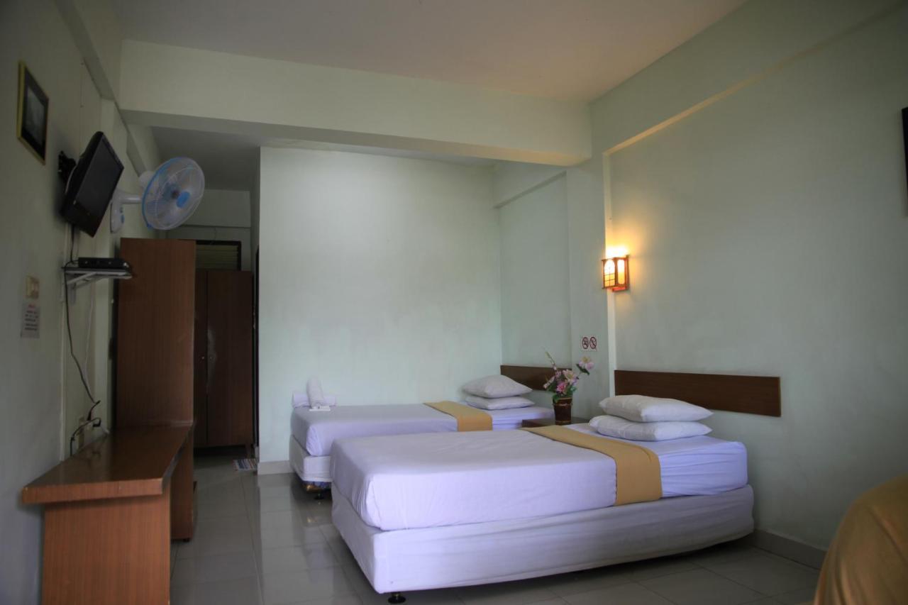Pandu Lakeside Hotel Parapat Extérieur photo