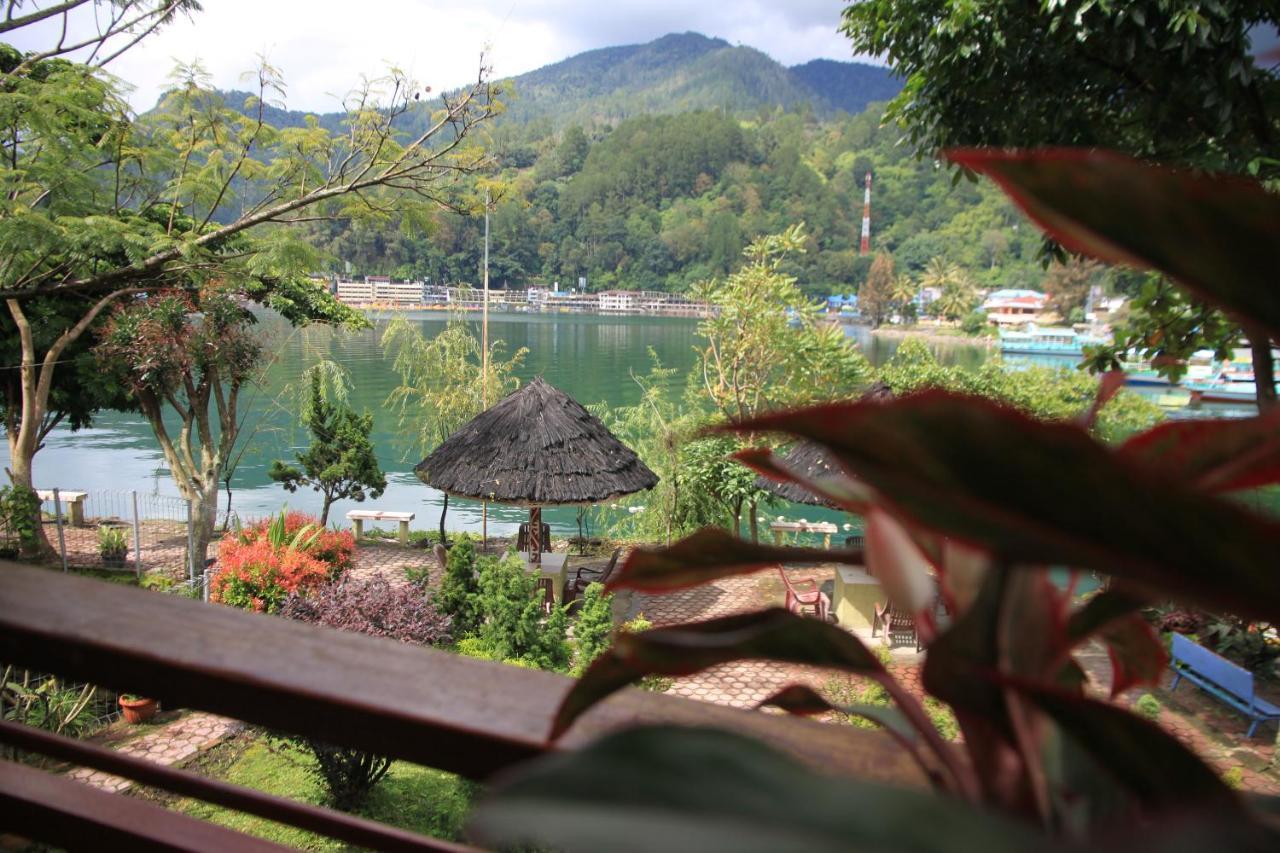 Pandu Lakeside Hotel Parapat Extérieur photo