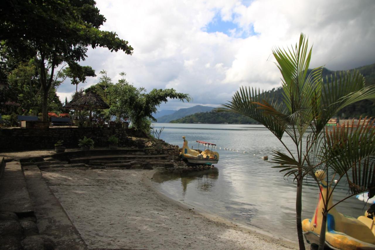 Pandu Lakeside Hotel Parapat Extérieur photo