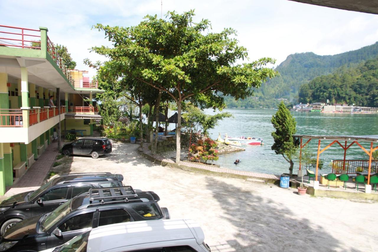 Pandu Lakeside Hotel Parapat Extérieur photo