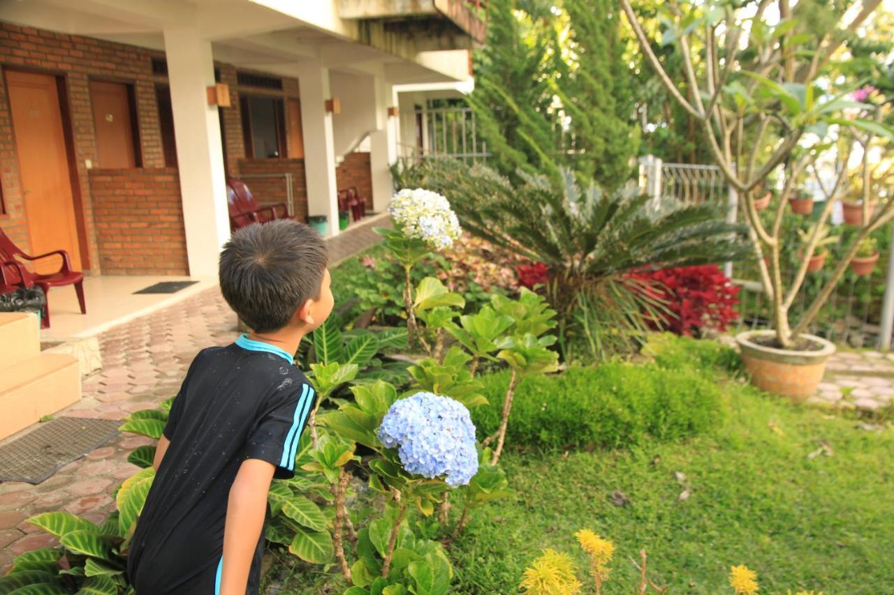 Pandu Lakeside Hotel Parapat Extérieur photo